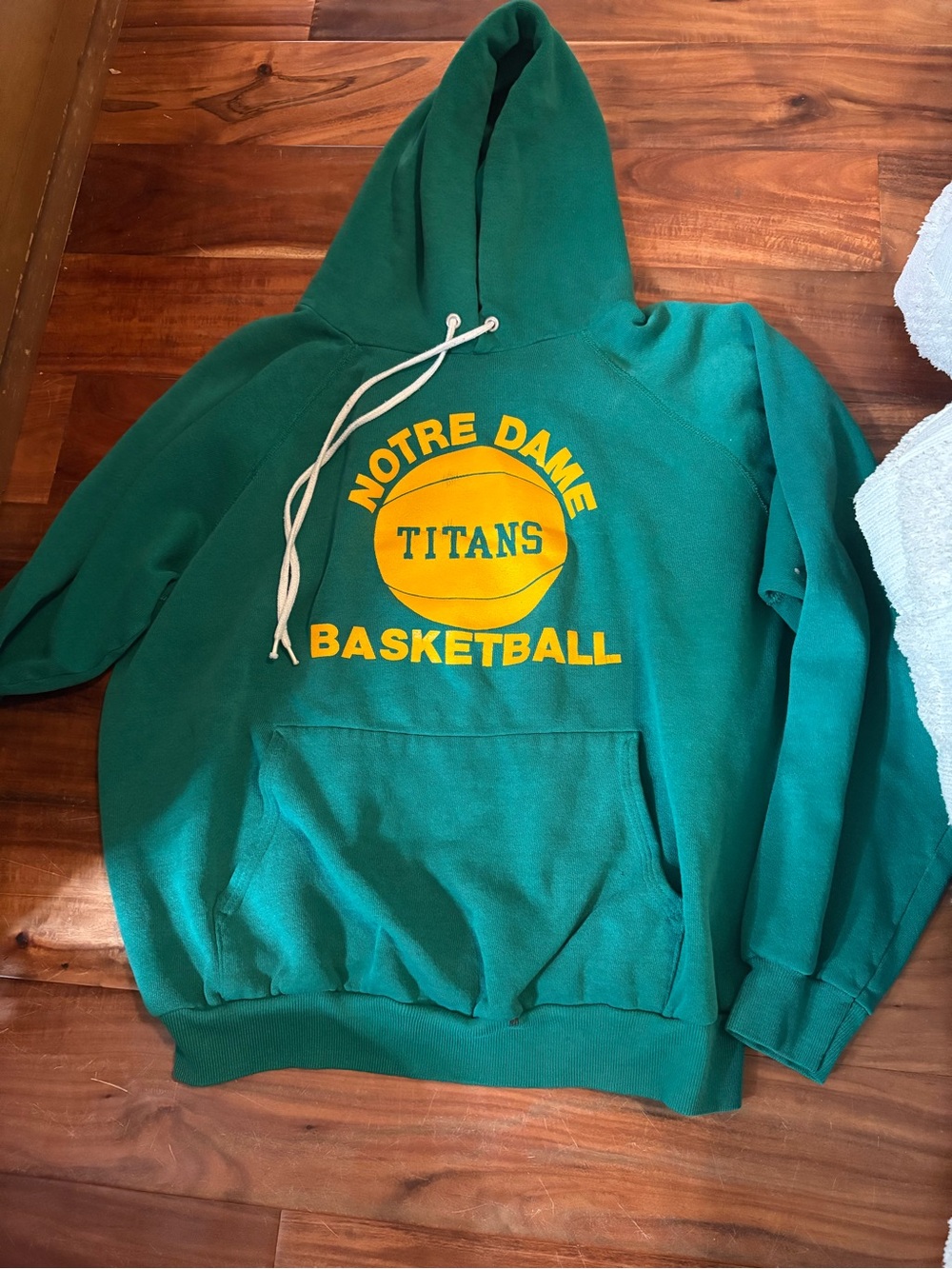Vintage 80s Notre Dame Titans Basketball Hoodie Hanes XL USA Green